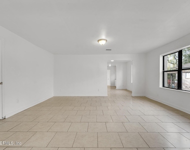 1830 W 27th Street - Photo Thumbnail 4
