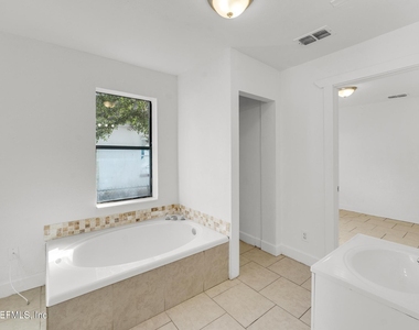 1830 W 27th Street - Photo Thumbnail 17