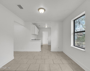 1830 W 27th Street - Photo Thumbnail 7
