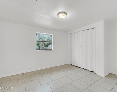 1830 W 27th Street - Photo Thumbnail 5