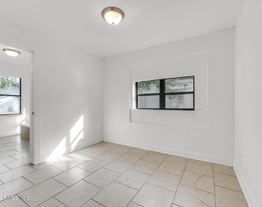 1830 W 27th Street - Photo Thumbnail 14
