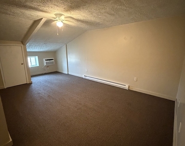 690 W Judson Street - Photo Thumbnail 4