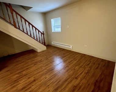 690 W Judson Street - Photo Thumbnail 3