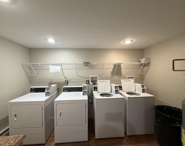 690 W Judson Street - Photo Thumbnail 6