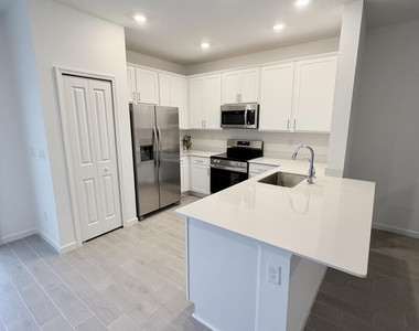 2113 Windward Cay Lane - Photo Thumbnail 7
