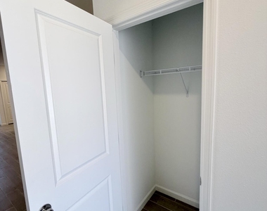 2113 Windward Cay Lane - Photo Thumbnail 4