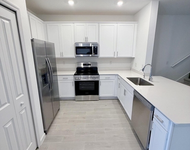 2113 Windward Cay Lane - Photo Thumbnail 8