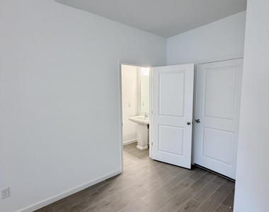 2113 Windward Cay Lane - Photo Thumbnail 30