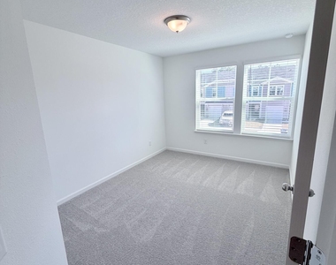 2113 Windward Cay Lane - Photo Thumbnail 17