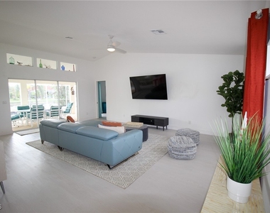 138 Se 20th Street - Photo Thumbnail 2
