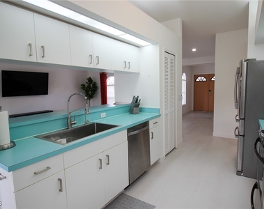 138 Se 20th Street - Photo Thumbnail 4