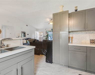 503 E 13th Street - Photo Thumbnail 5