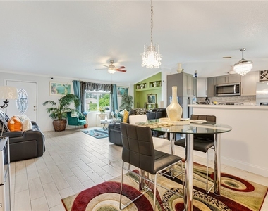 503 E 13th Street - Photo Thumbnail 3