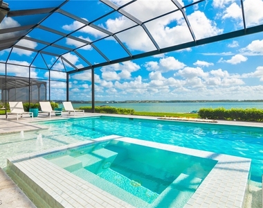 19053 Wildblue Boulevard - Photo Thumbnail 35