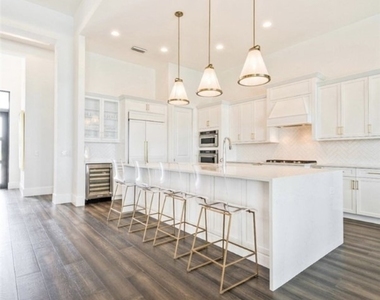19053 Wildblue Boulevard - Photo Thumbnail 6