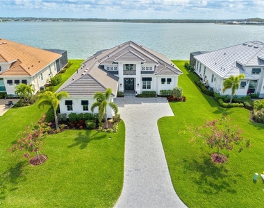 19053 Wildblue Boulevard - Photo Thumbnail 2
