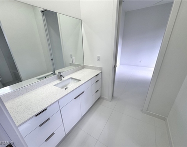 4116 Nw 20th Terrace - Photo Thumbnail 12