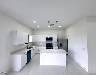 4116 Nw 20th Terrace - Photo Thumbnail 4