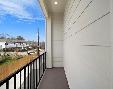835 Elkhart Street - Photo Thumbnail 6