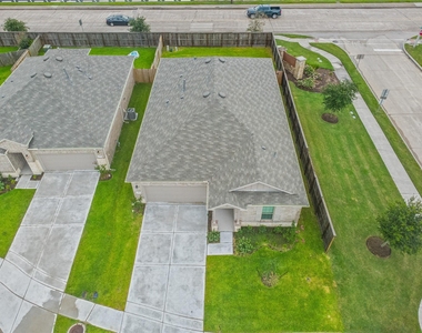 3111 Freiberger Lane - Photo Thumbnail 3
