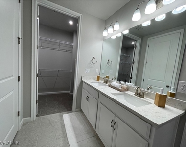 4676 Arboretum Circle - Photo Thumbnail 12