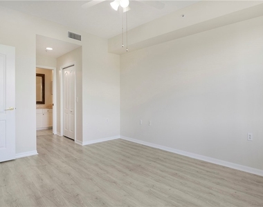 8600 Cedar Hammock Circle - Photo Thumbnail 11