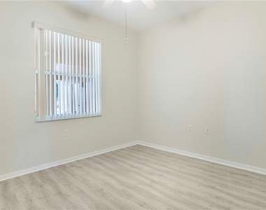 8600 Cedar Hammock Circle - Photo Thumbnail 14