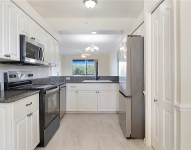 8600 Cedar Hammock Circle - Photo Thumbnail 2