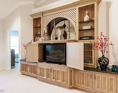 8135 Celeste Drive - Photo Thumbnail 5