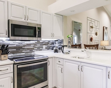 8135 Celeste Drive - Photo Thumbnail 11