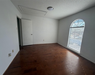 7821 Cook Road - Photo Thumbnail 7