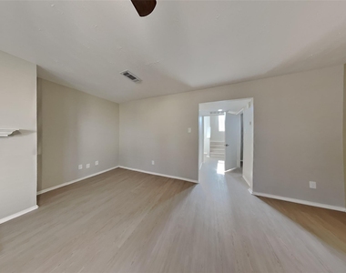 18607 Twigsworth Lane - Photo Thumbnail 3