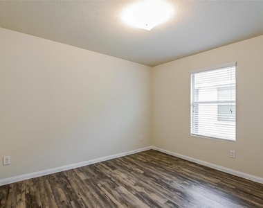 18803 Brescia Lane - Photo Thumbnail 10