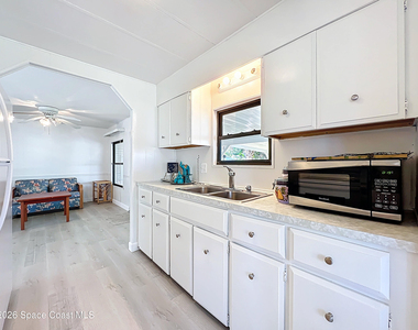 909 Sequoia Street - Photo Thumbnail 6