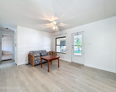 909 Sequoia Street - Photo Thumbnail 2