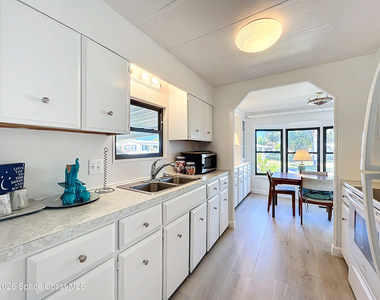 909 Sequoia Street - Photo Thumbnail 4