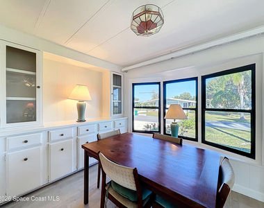 909 Sequoia Street - Photo Thumbnail 7