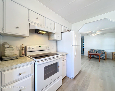 909 Sequoia Street - Photo Thumbnail 5