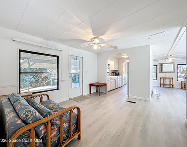 909 Sequoia Street - Photo Thumbnail 3