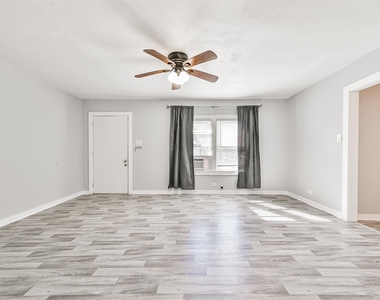 1021 Maple Street - Photo Thumbnail 3