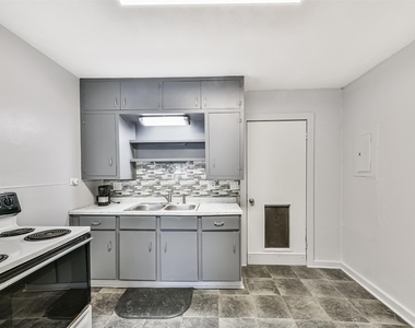 1021 Maple Street - Photo Thumbnail 5