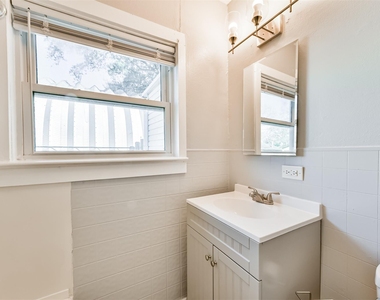 1021 Maple Street - Photo Thumbnail 10