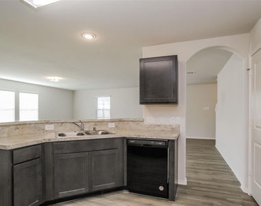 8706 Lar-ree Oaks Circle - Photo Thumbnail 3