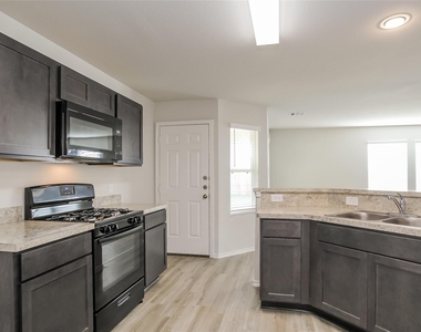 8706 Lar-ree Oaks Circle - Photo Thumbnail 2