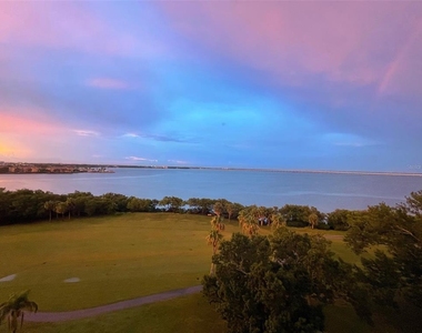 2618 Cove Cay Drive - Photo Thumbnail 18