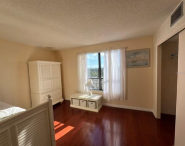 2618 Cove Cay Drive - Photo Thumbnail 8