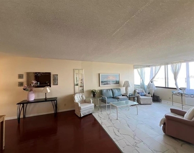 2618 Cove Cay Drive - Photo Thumbnail 6