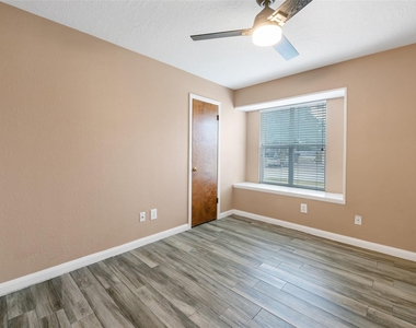 123 Ballantrae Lane - Photo Thumbnail 3