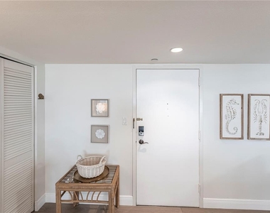 1055 W Peppertree Drive - Photo Thumbnail 19