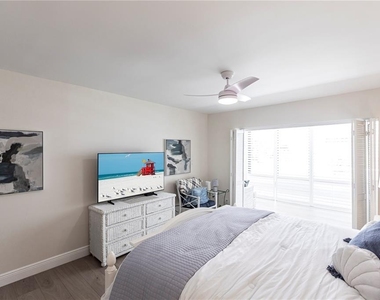 1055 W Peppertree Drive - Photo Thumbnail 8